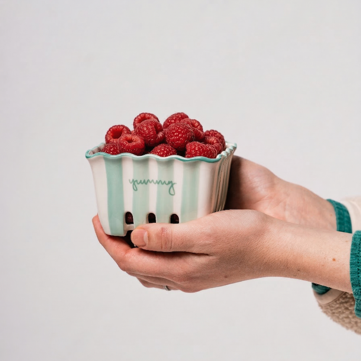 Scallop Mini Berry Basket