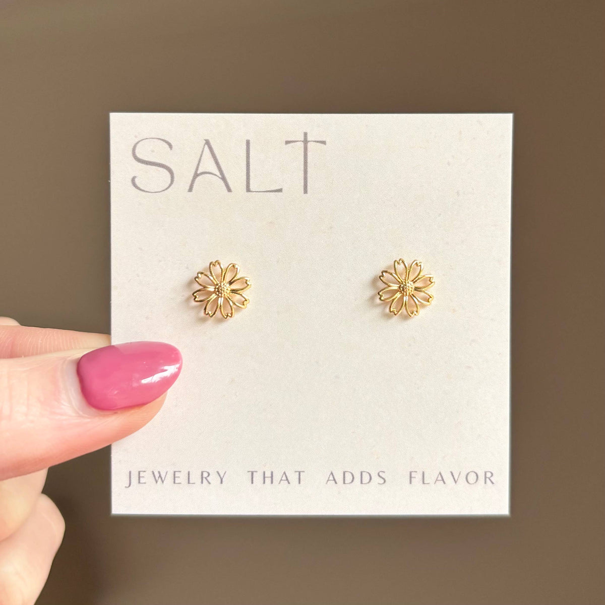 Gold Embossed Daisy Earrings | 18k gold plating